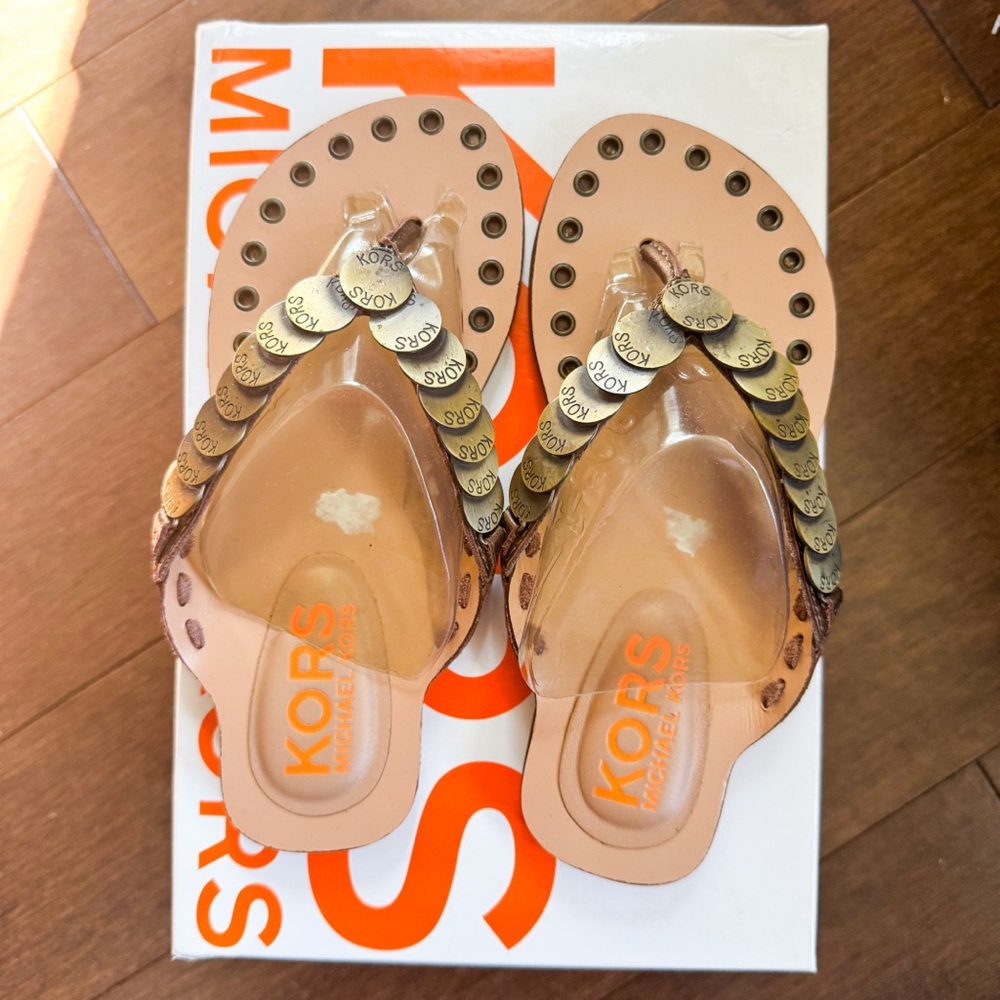 NIB Michael Kors Tan Kids Sandals with Gold Accents, Size 1